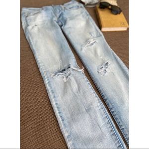 👖American Eagle Boyfriend Skinnies